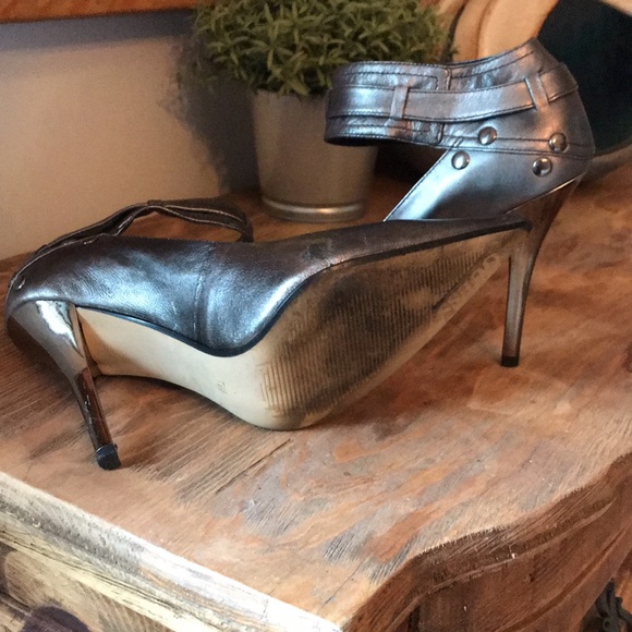 Heels - Picture 5 of 5